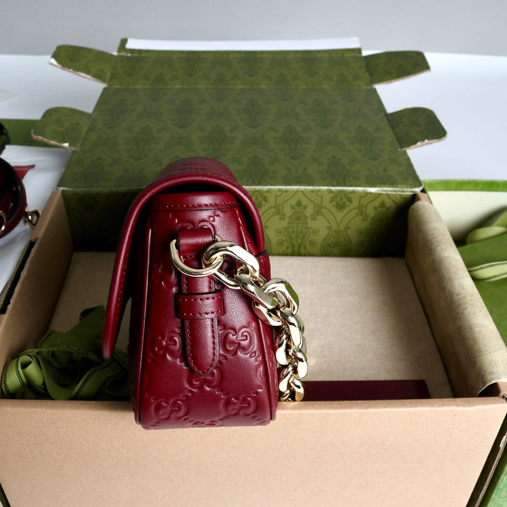 GG Emblem small shoulder bag