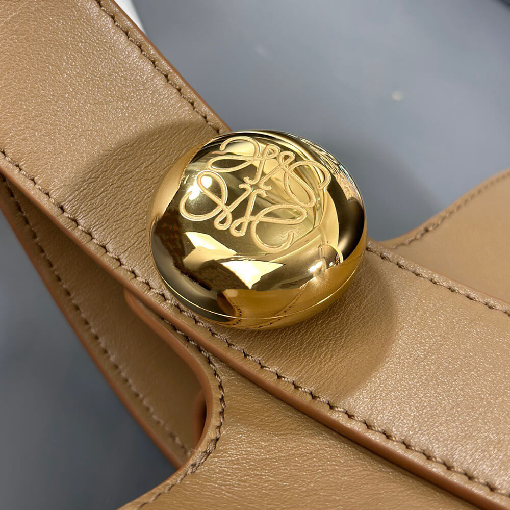 LOEWE Mini Pebble bucket in smooth calfskin(high-end grade)