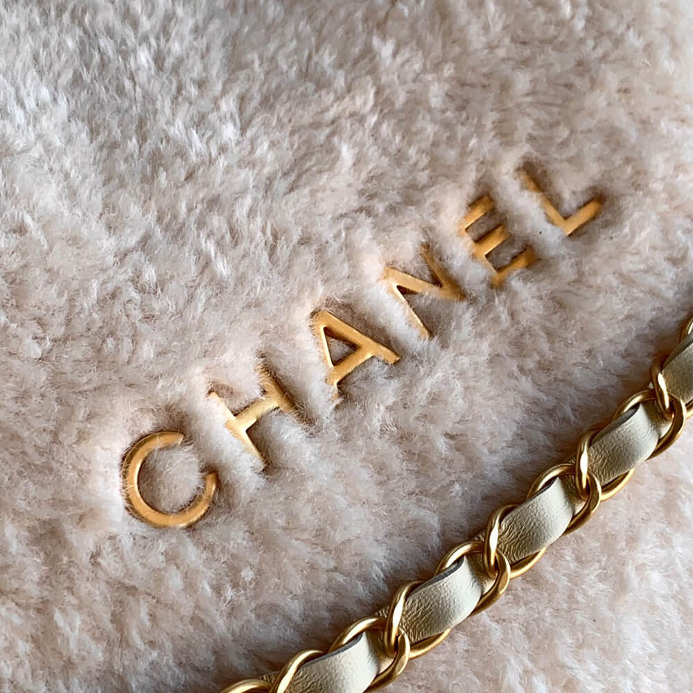 CHANEL 22 HANDBAG