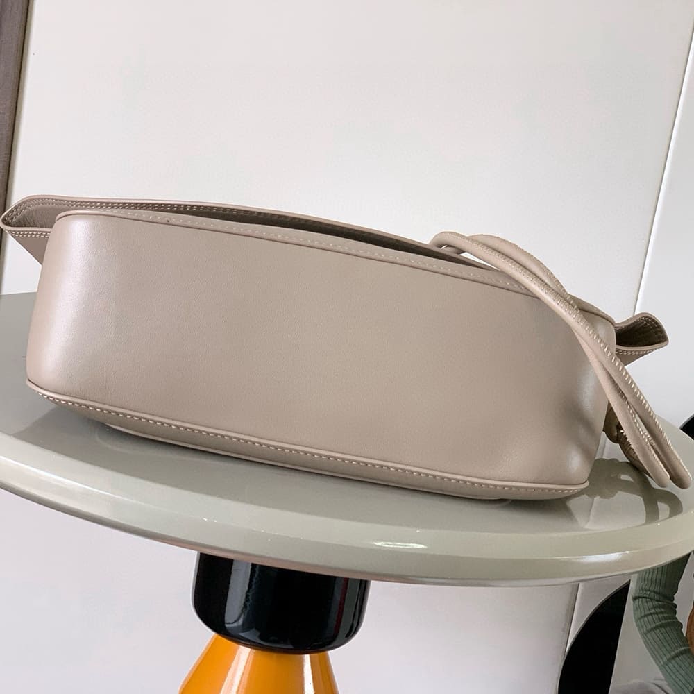 Loewe Medium Ola bag in smooth calfskin(HIGH-END GRADE)