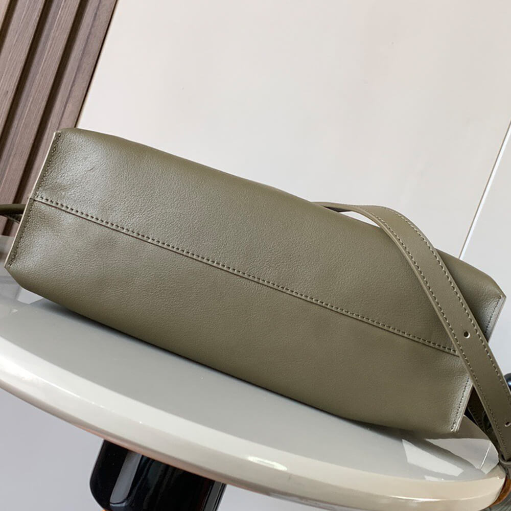 LOEWE Medium Flamenco clutch in nappa calfskin(HIGH-END GRADE)