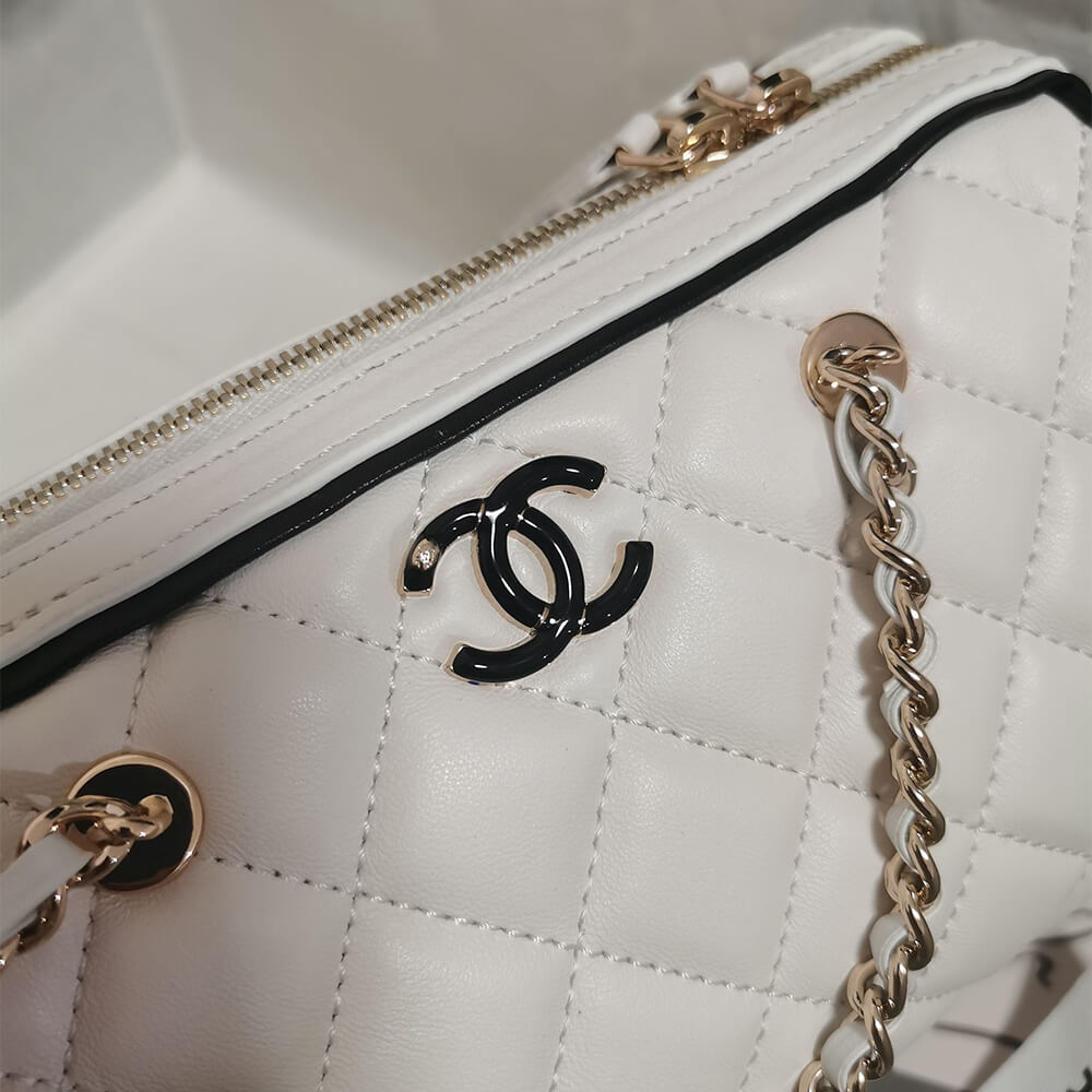 CHANEL Clutch with Chain(HIGH-END GRADE)