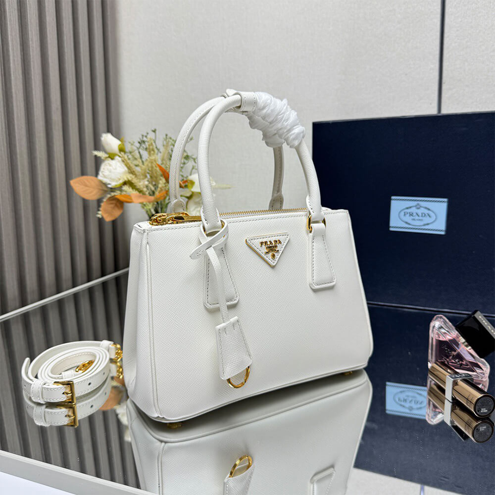 Prada Small Prada Galleria Saffiano leather bag(HIGH-END GRADE)