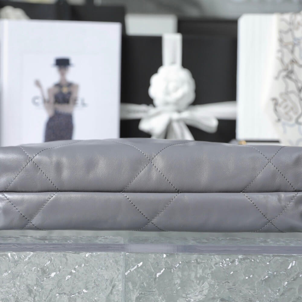 CHANEL 22 SMALL HANDBAG(high-end grade)